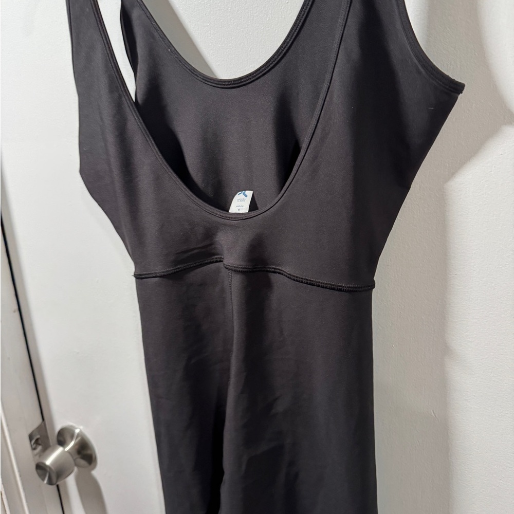 Black Scoop Neck Sleeveless  workout Jumpsuit - Picture 3 of 5